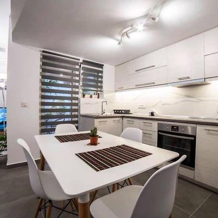 Brand New Aprt With Backyard In Lycabettus Hill ! Atenas Exterior foto