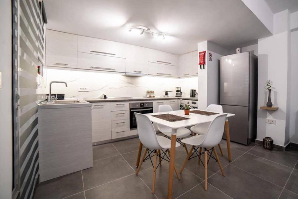 Brand New Aprt With Backyard In Lycabettus Hill ! Atenas Exterior foto