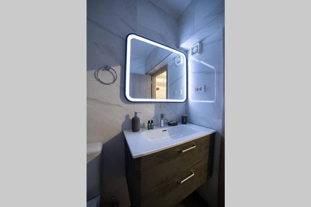 Brand New Aprt With Backyard In Lycabettus Hill ! Atenas Exterior foto