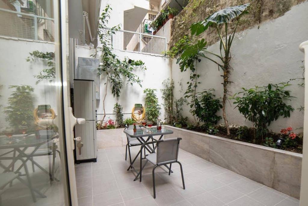 Brand New Aprt With Backyard In Lycabettus Hill ! Atenas Exterior foto