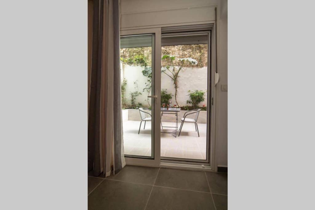 Brand New Aprt With Backyard In Lycabettus Hill ! Atenas Exterior foto