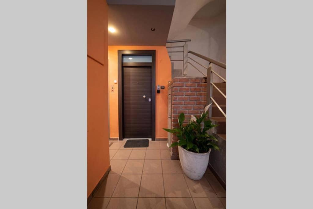 Brand New Aprt With Backyard In Lycabettus Hill ! Atenas Exterior foto