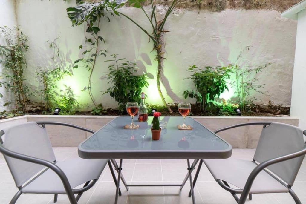 Brand New Aprt With Backyard In Lycabettus Hill ! Atenas Exterior foto